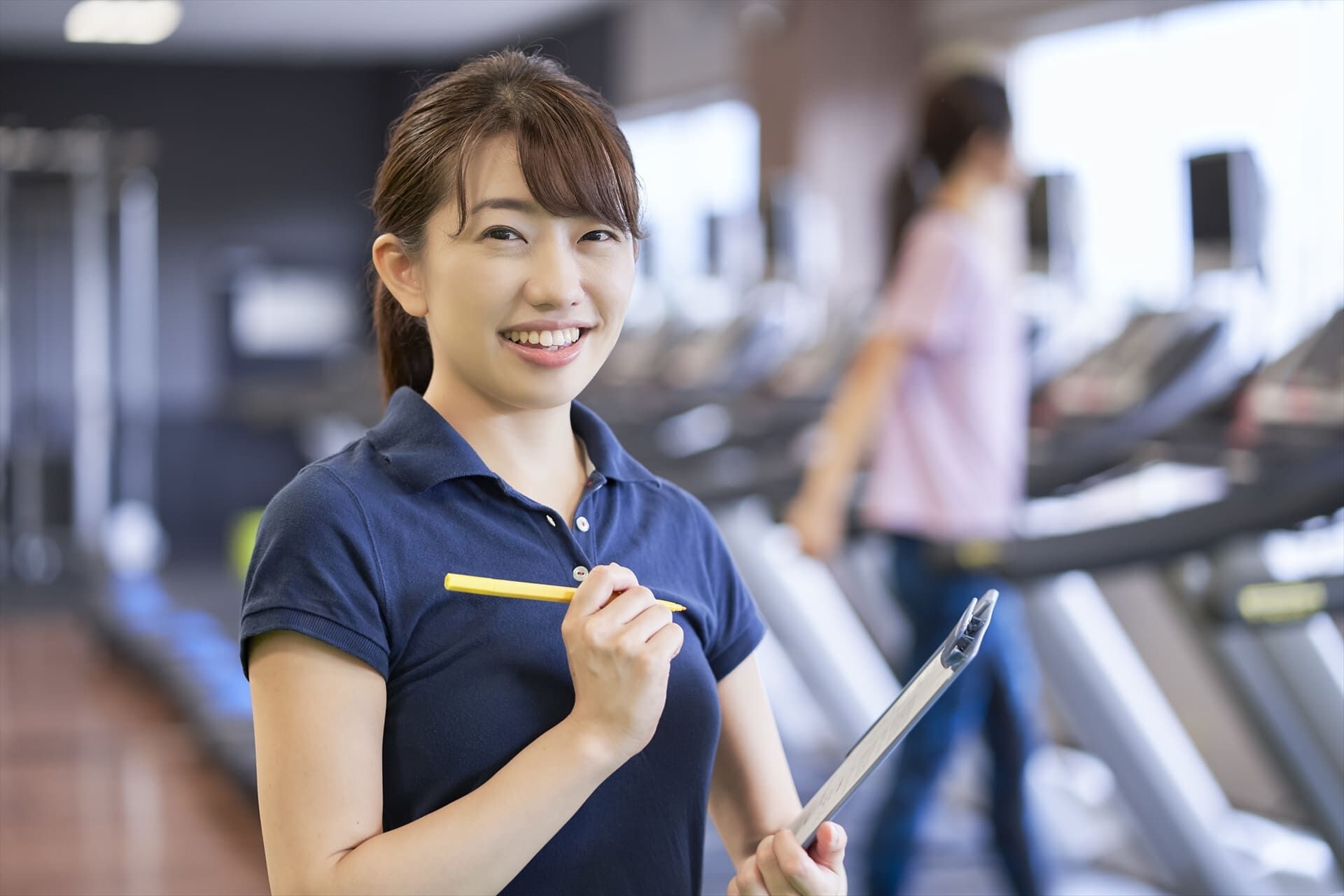 トレーナーの女性